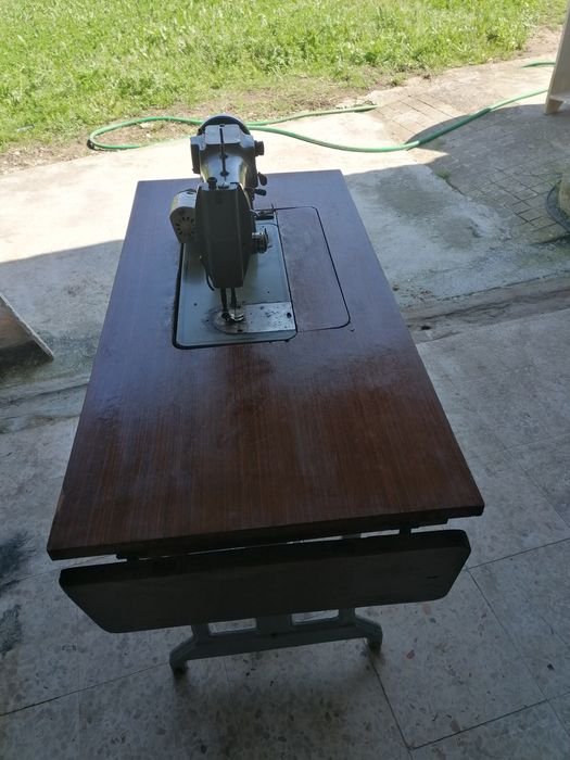 Máquina costura antiga avariada Oliva