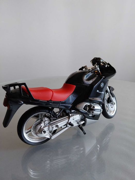 Miniatura de uma mota BMW R 1100 RS