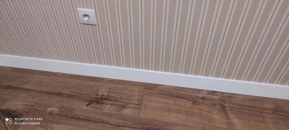 Укладка ламінату Монтаж плінтуса Укладання ламінату Плінтус Мдф