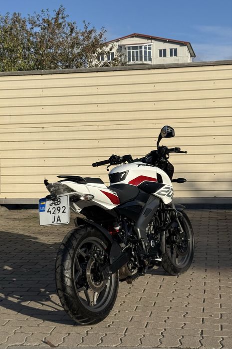 bajaj  pulsar ns200