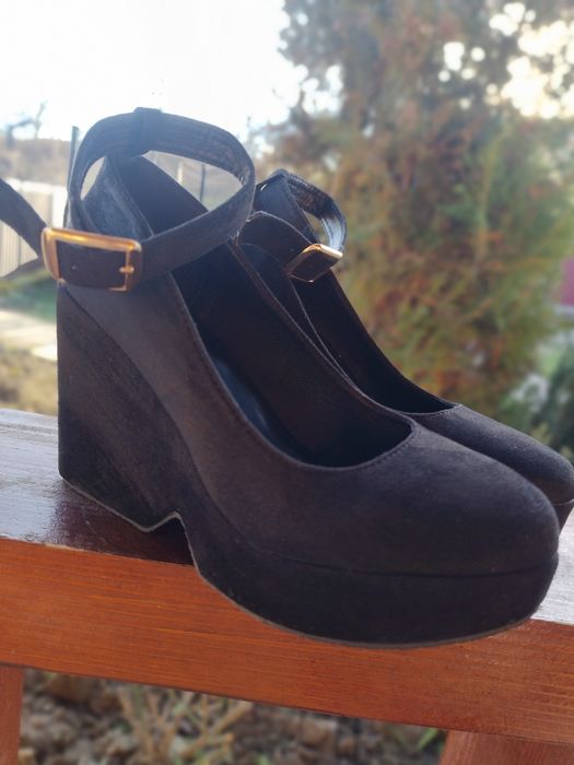 Нові туфлі на танкетці