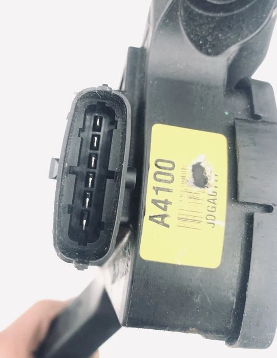 Педаль газа акселератора Kia Carens IV RP