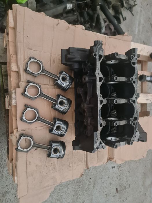 Dół silnika blok tloki ford transit 2.0 Eco blue YMR6 . 2019 rok .