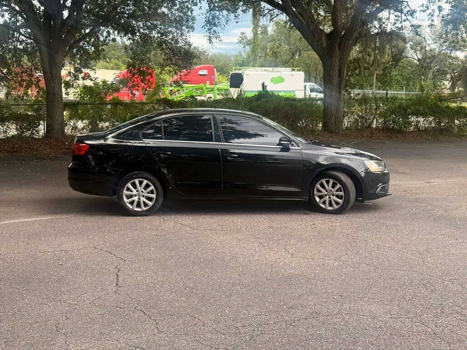 Volkswagen Jetta SE      2013