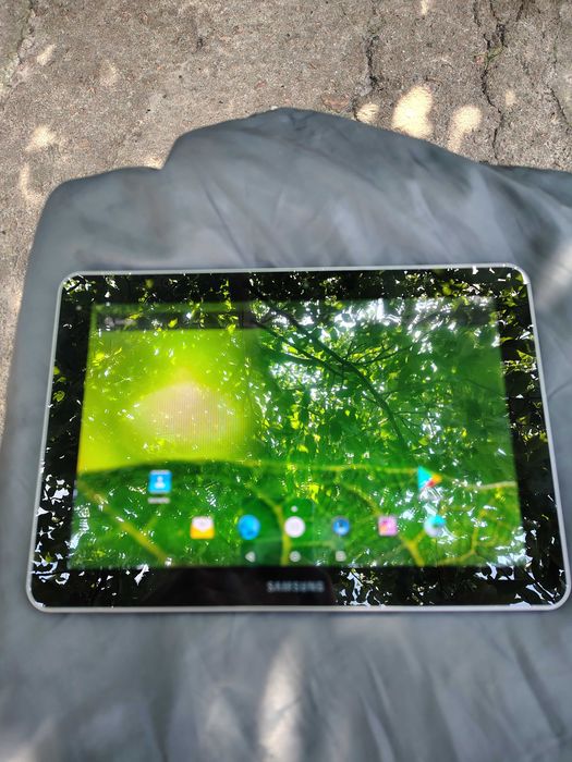 Планшет Samsung Galaxy Tab 10.1 (модель GT-P7500).