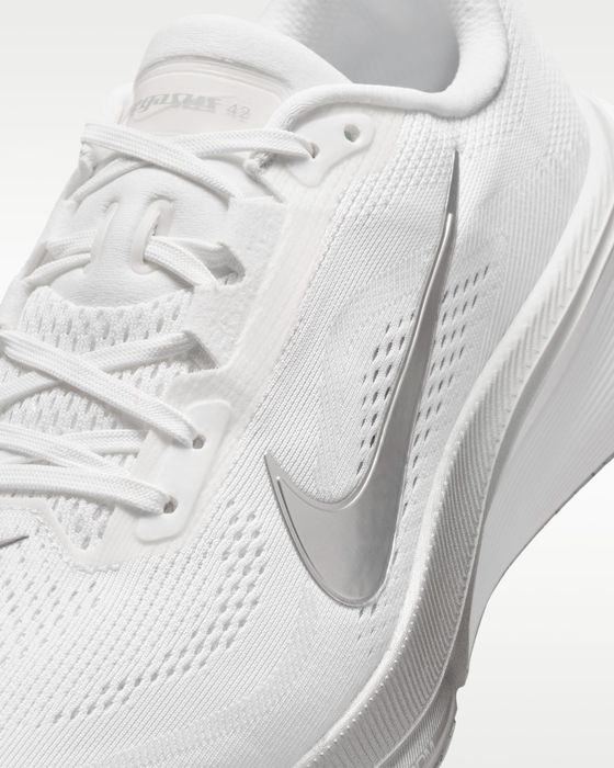 Nike Air Zoom Pegasus 42 White/ Metallic Silver, розмір 7 (24 см)