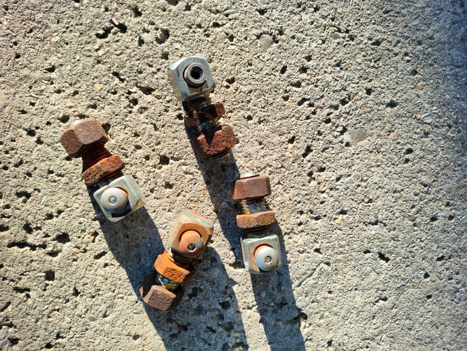 Zawiasy do bramy wjazdowej itp.