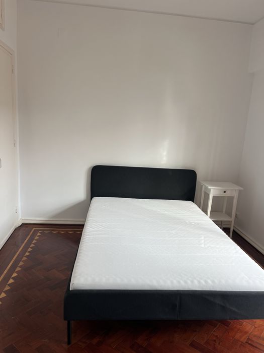Cama de casal IKEA com colchao e estrado