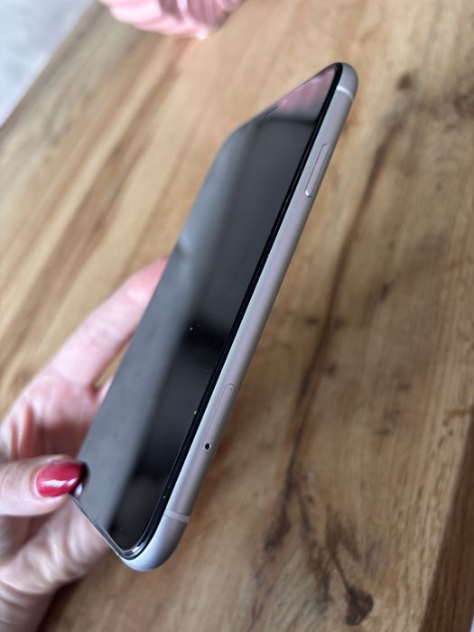 I Phone XR 64GB.