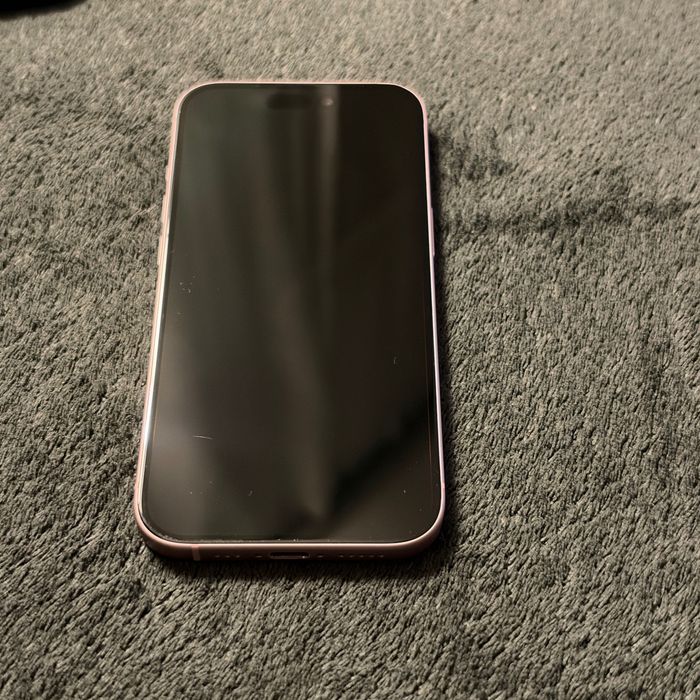 REZERWACJA. iPhone 15 różowy 256 GB