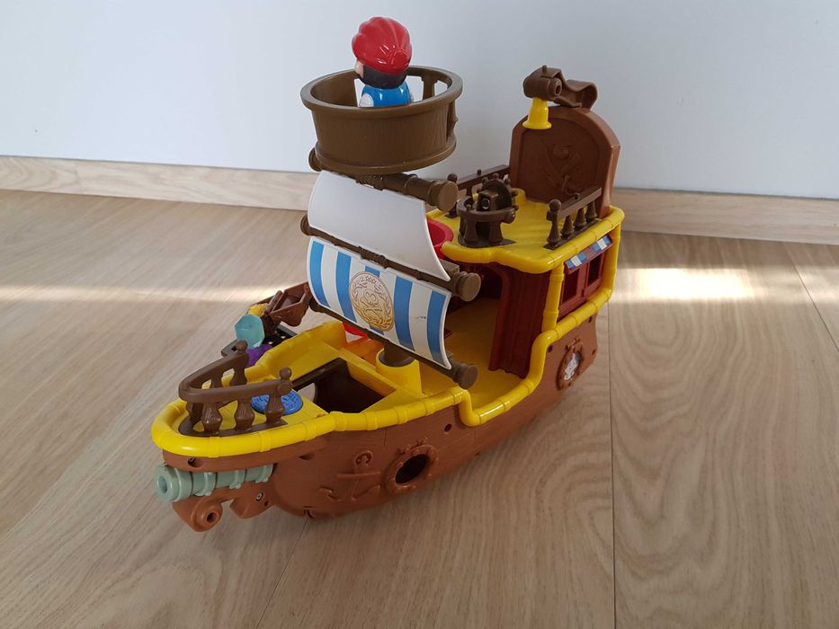 Statek piracki mattel i zestaw pirata