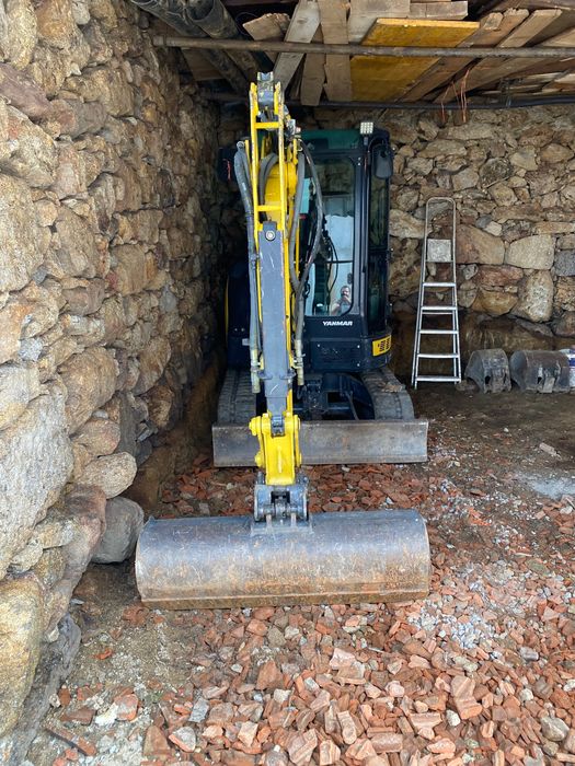 Vendo giratória yanmar vio33