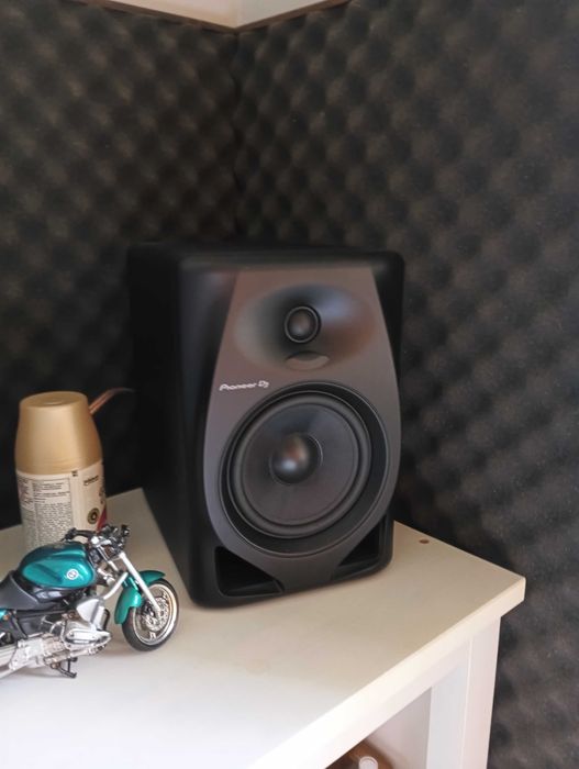 Colunas de estúdio seminovas