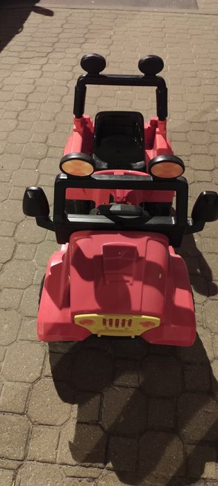 Samochód czerwony na pedały odbior osobisty
