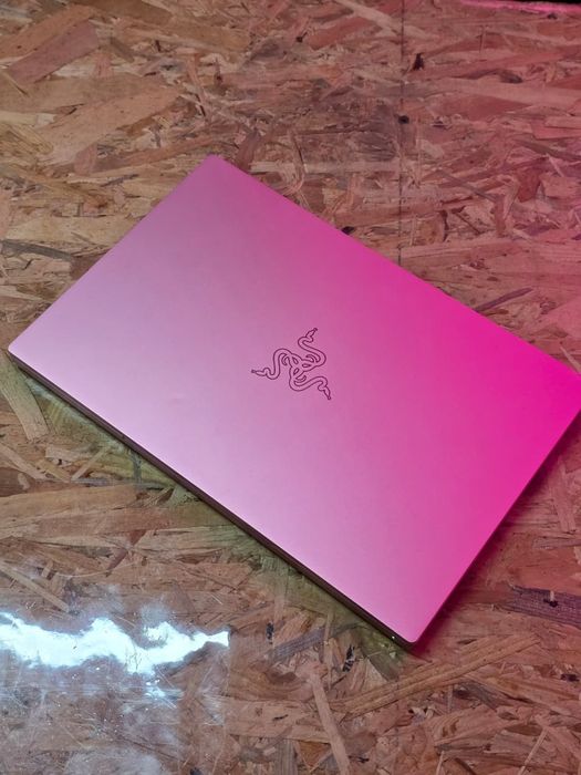 Ультрабук Razer Book 13 Pink i7-11gen 16GB RAM 512GB SSD