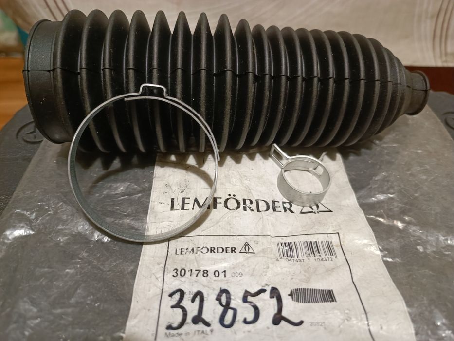 Пыльник рулевой рейки левый