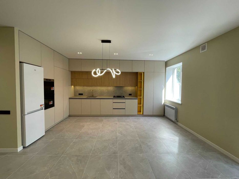 БЕЗ КОМІСІЇ, таун з новим РЕМОНТОМ, Сертифікат ТАК, вул. Давидчука