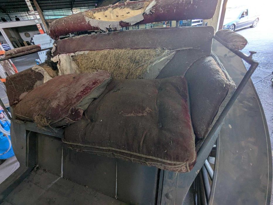 Carroça antiga de 4 lugares