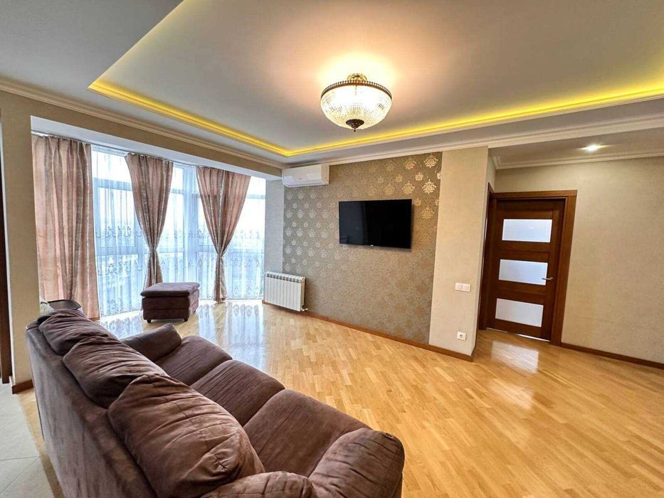 Продаж 3-кімнатної квартири в новобудові на Шолом-Алейхема.