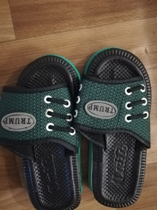 Шлепанцы на мальчика.