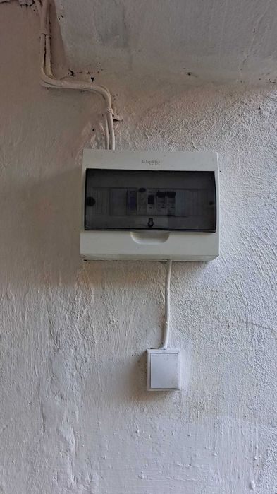 Wynajmę Garaż 19,7 m² | Pełne Oświetlenie + 4 Gniazdka | Czysty i Bezpieczny