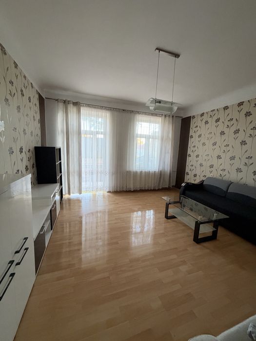Wynajmę dwupokojowe mieszkanie z balkonem