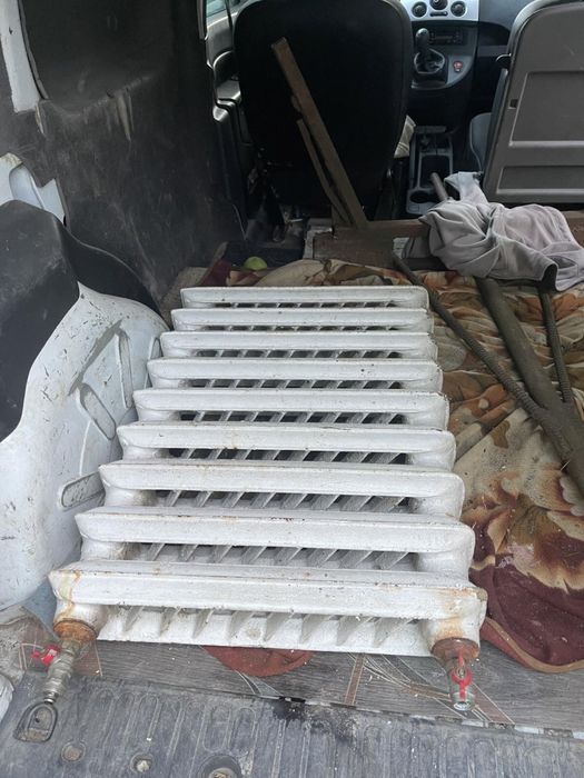 Продаю Батареї чугунні