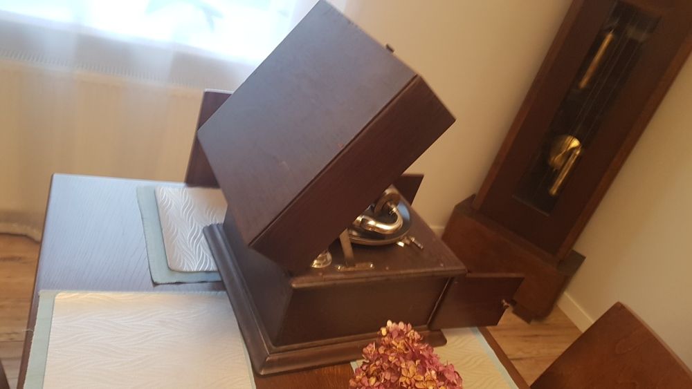 Gramofon ,patefon  lata 20 ,plyty sprawny