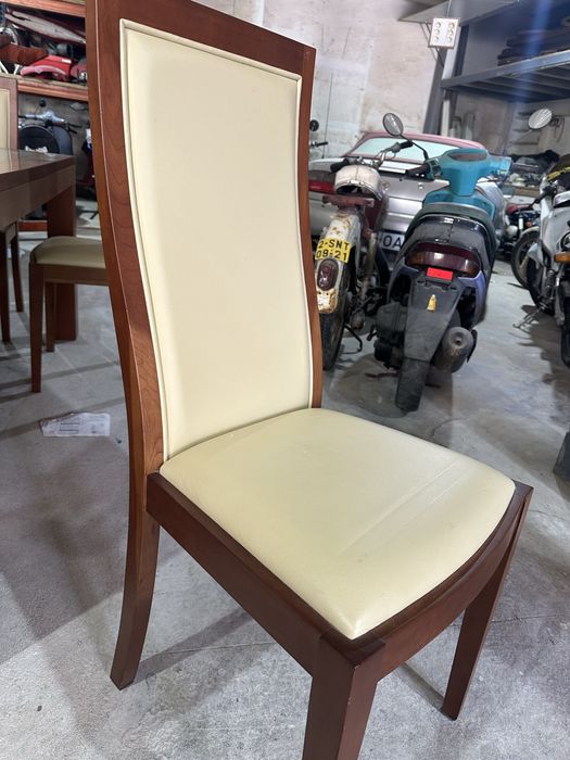 Mesa de sala extensível, mais seis cadeiras