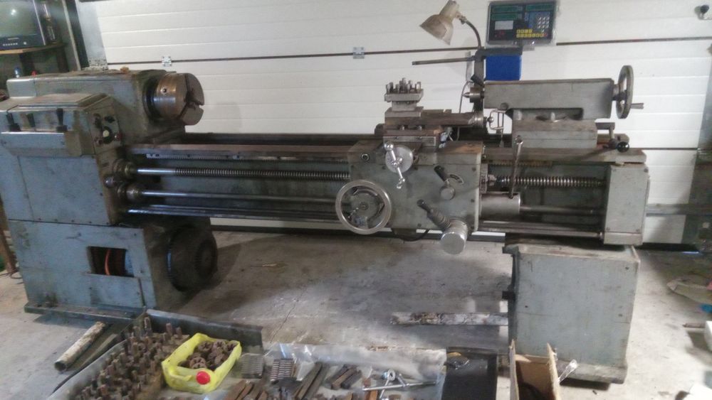 Токарний станок.