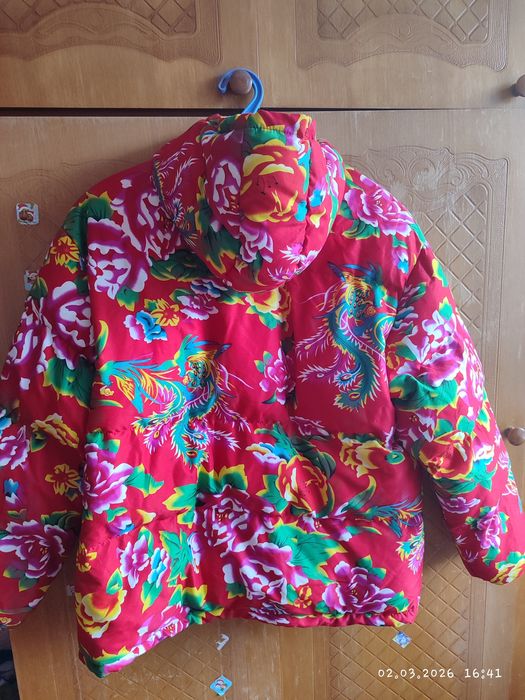 Нова яскрава куртка