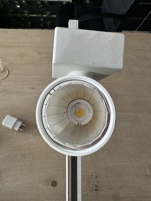 Oswietlenie szynowe z 5 lampami LED, reflektorami