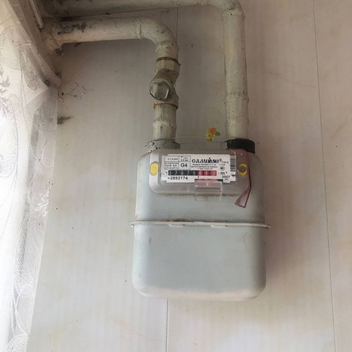 Будинок, ставок, земля біля Карпат, річка, ліс