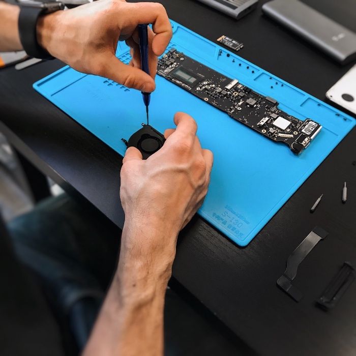 Заміна акумулятора, екрану, корпусу, динаміків в Ябко City Center