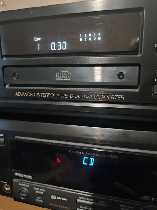 Сиди проигрыватель akai SD 37.