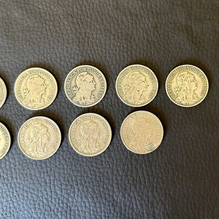 Lote 12 Moedas - 1 Escudos (1928 a 1968)