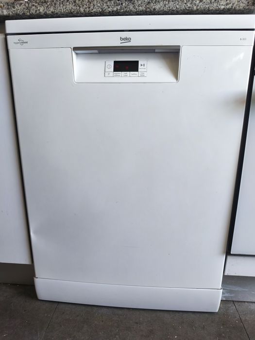 Máquina de loiças 14 serviços BEKO BDFN15420W