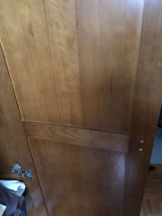 Roupeiro em madeira
