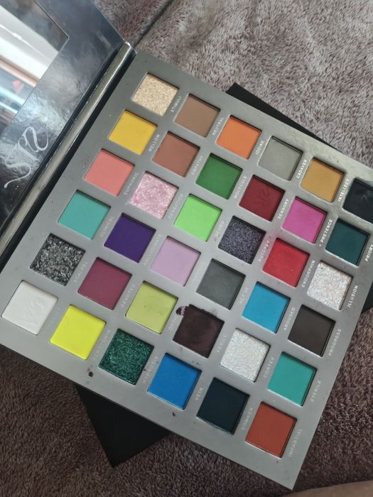 Palety cieni  bperfect komplet