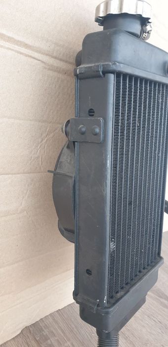 Радіатор охолодження з вентилятором.
