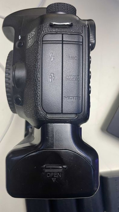 Maquina Fotográfica Canon Eos 7d, grip, carregador, 4 baterias