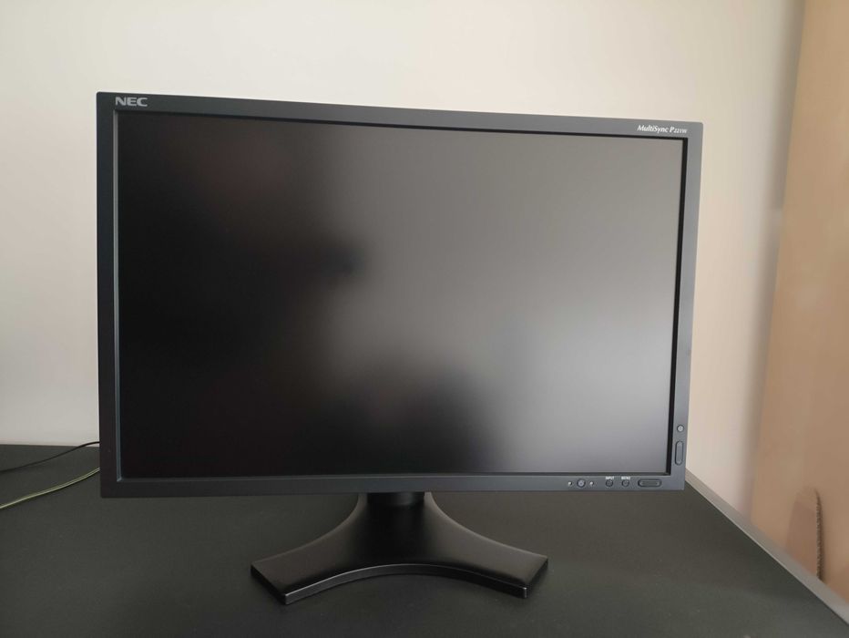 Monitor Panoramiczny (pion,poziom) NEC P221W-BK