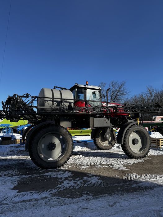 Обприскувач самохідний оприскувач Massey Ferguson 9335