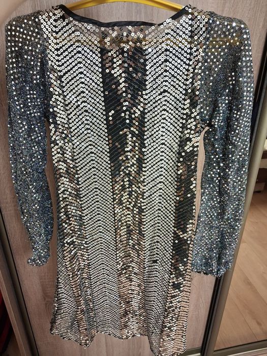 Платье новогоднее с  блёстками  паетками