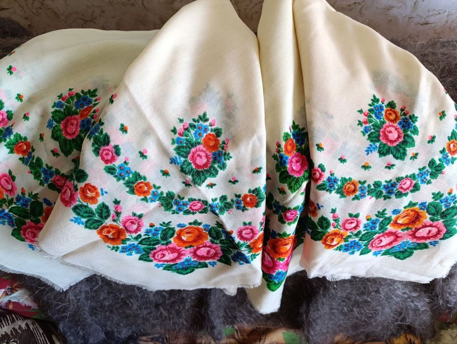 Платки шерстяные. Новые