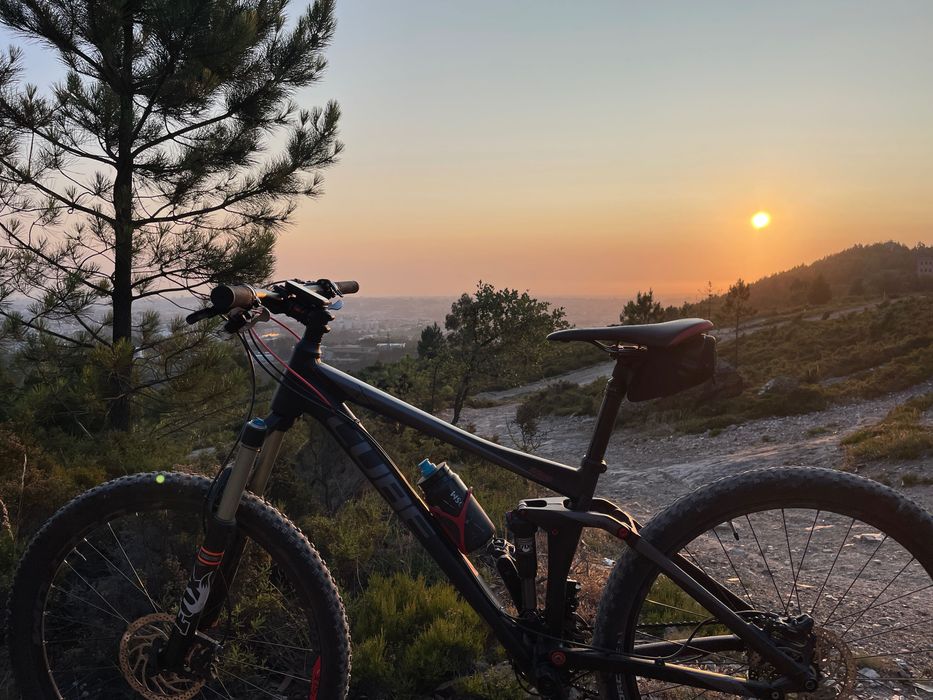 Bicicleta CUBE STEREO 140 HPA 27.5 (leia descrição)