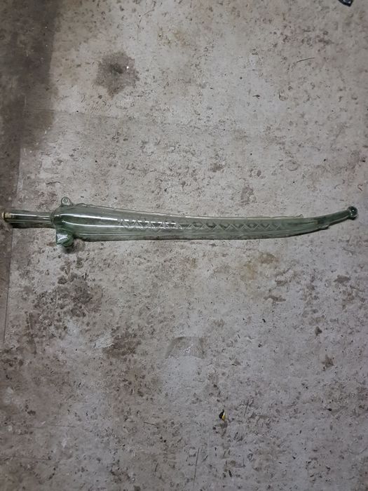 Пустые  бутылки из под спиртного.