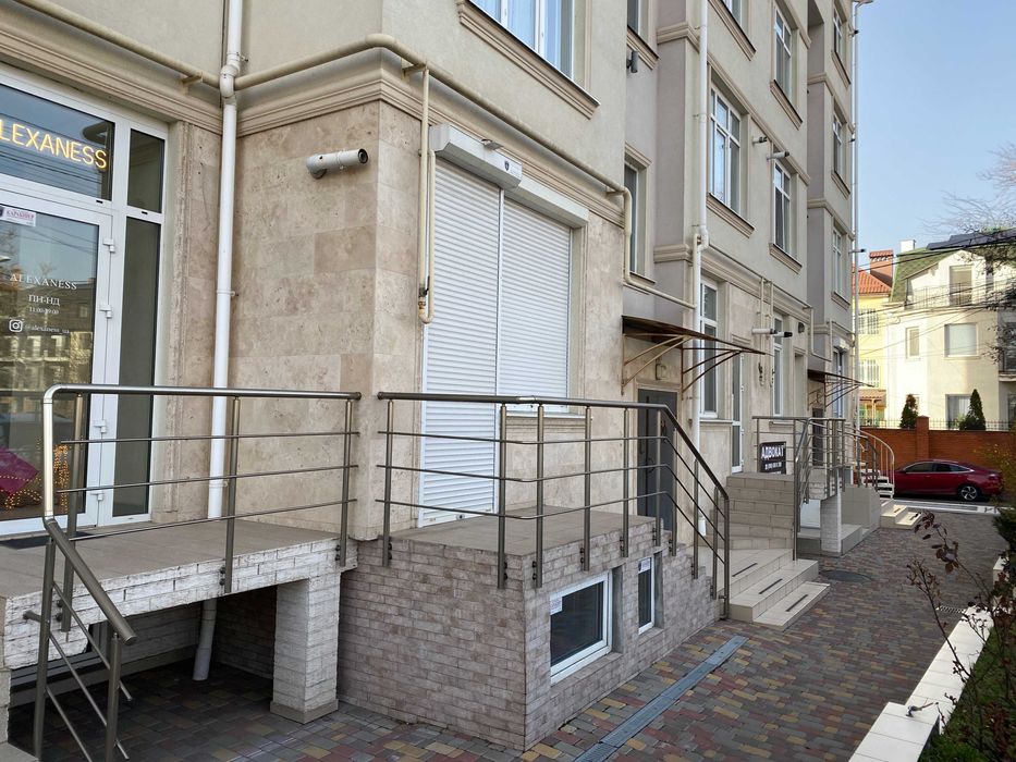 Фасадное цокольное помещение с ремонтом. ул Цветочная. 9 ст Б Фонтана