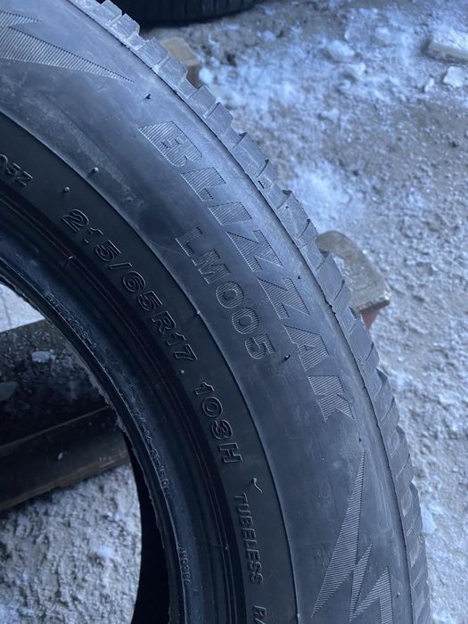 215.65.17 Bridgestone 2шт зима БУ склад шины резина из Европы 65 R17