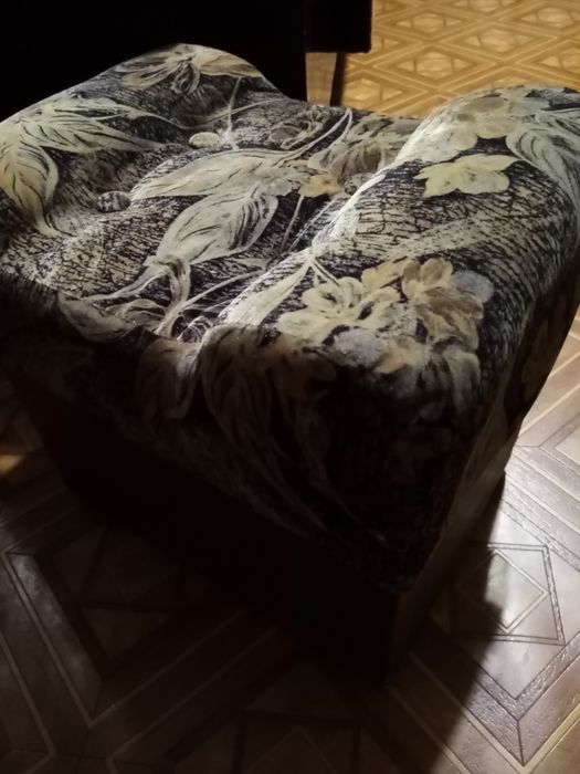 Продам пуфик. Недорого.